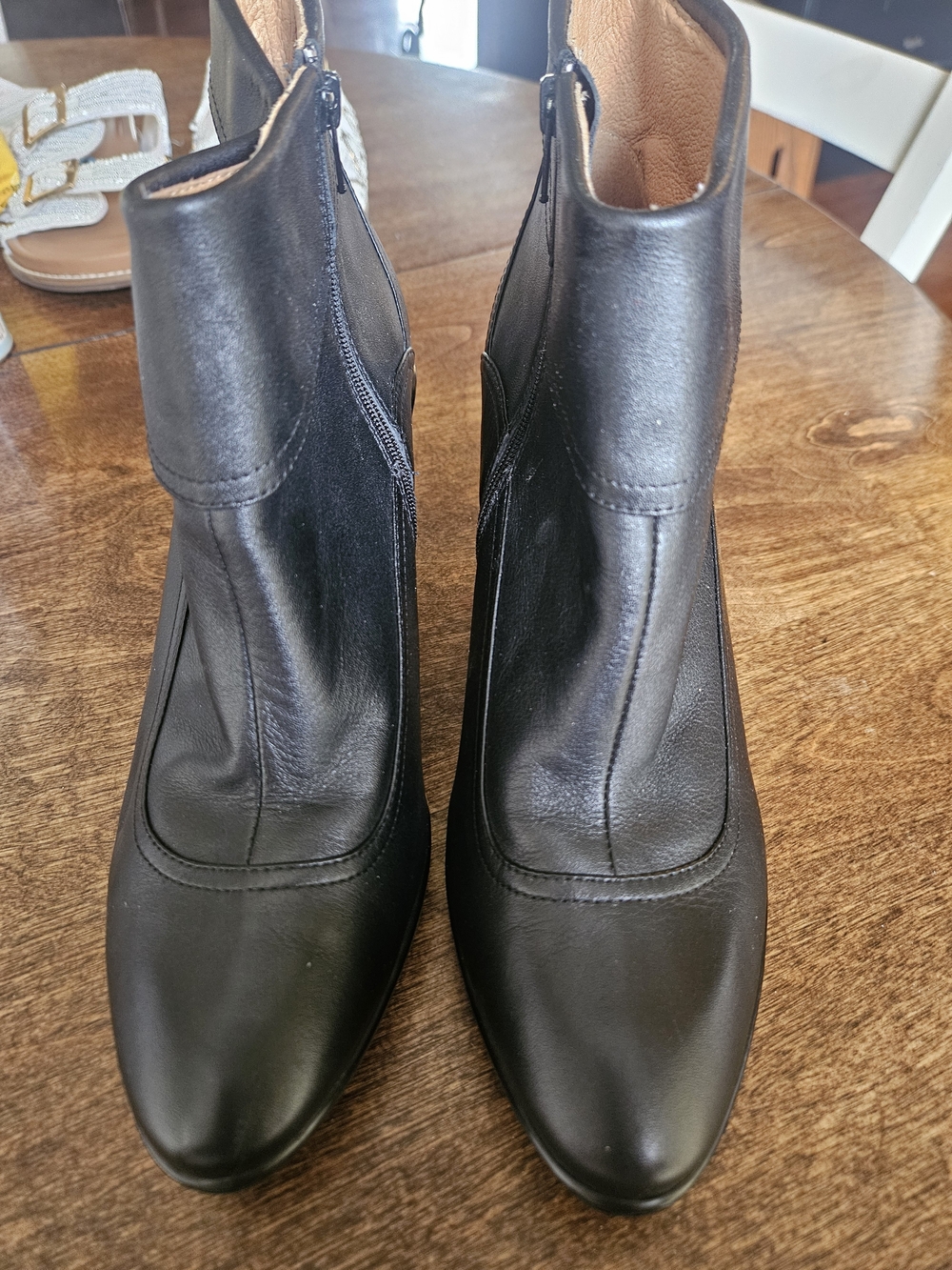 Sofft Black Leather Ankle Booties with Side Zips 9.5